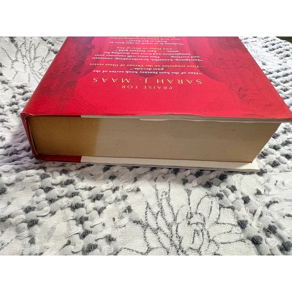 House of Earth and Blood Crescent City Sarah J Maas‎ Hardcover Book
